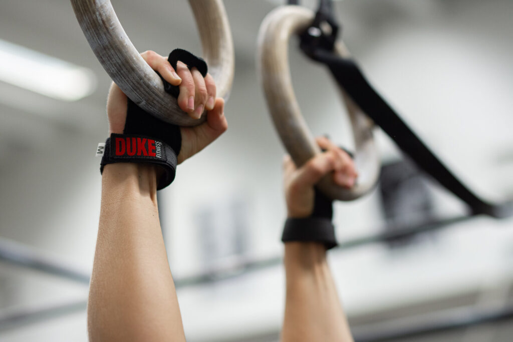 Nordic Duke voimistelurenkaat wood ja kämmensuojat ovat hyvä kombo treenissä